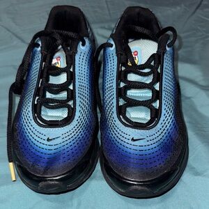 Nike Kids Black and Blue Gradient Sneakers